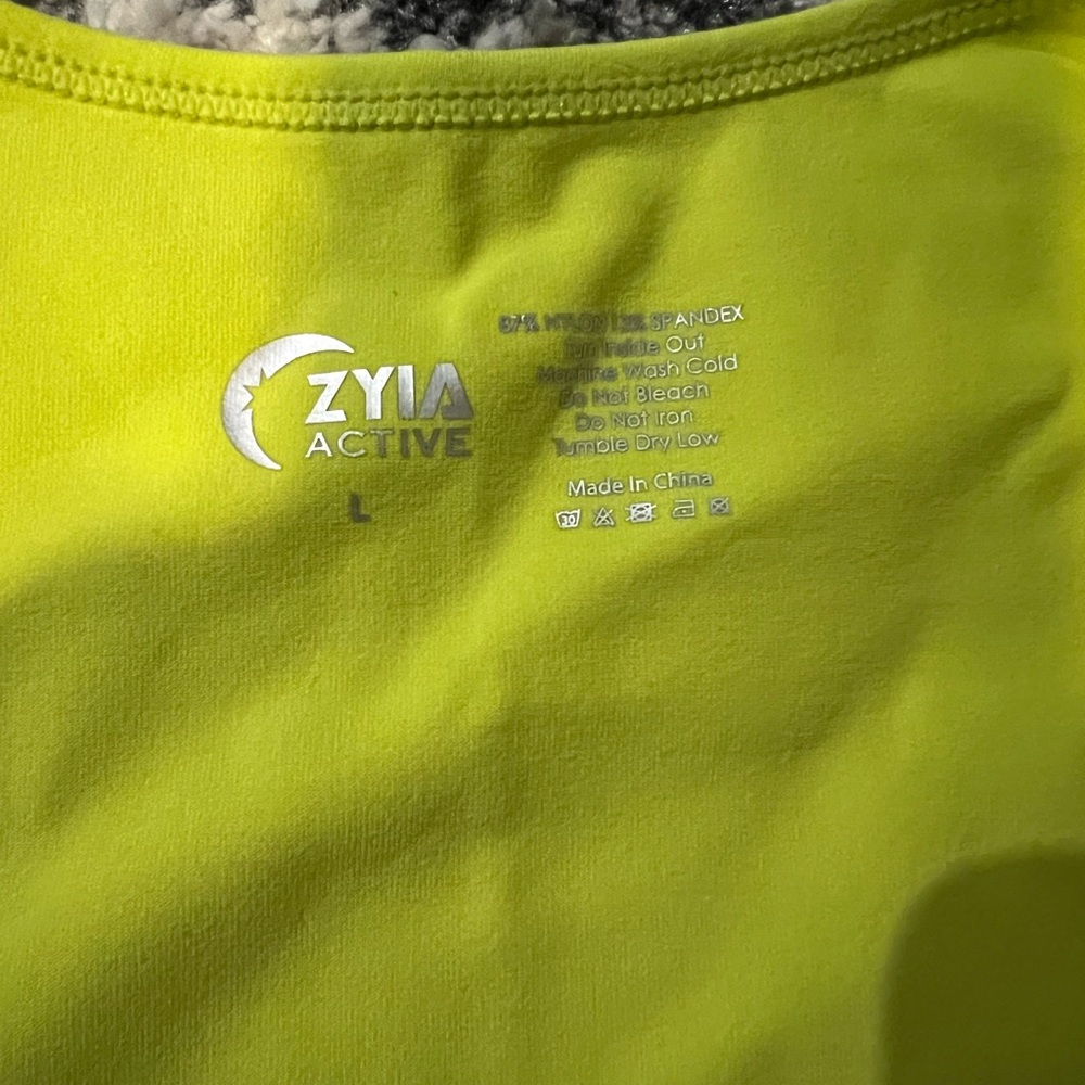 Zyia crop tank